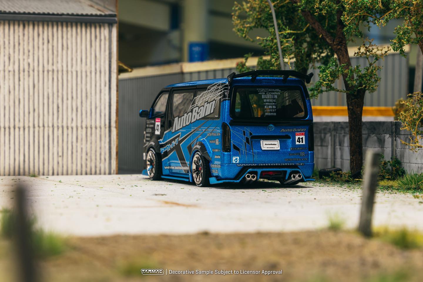 Tarmac Works 1/43 Toyota Hiace Widebody Auto Bahn in Black/Blue