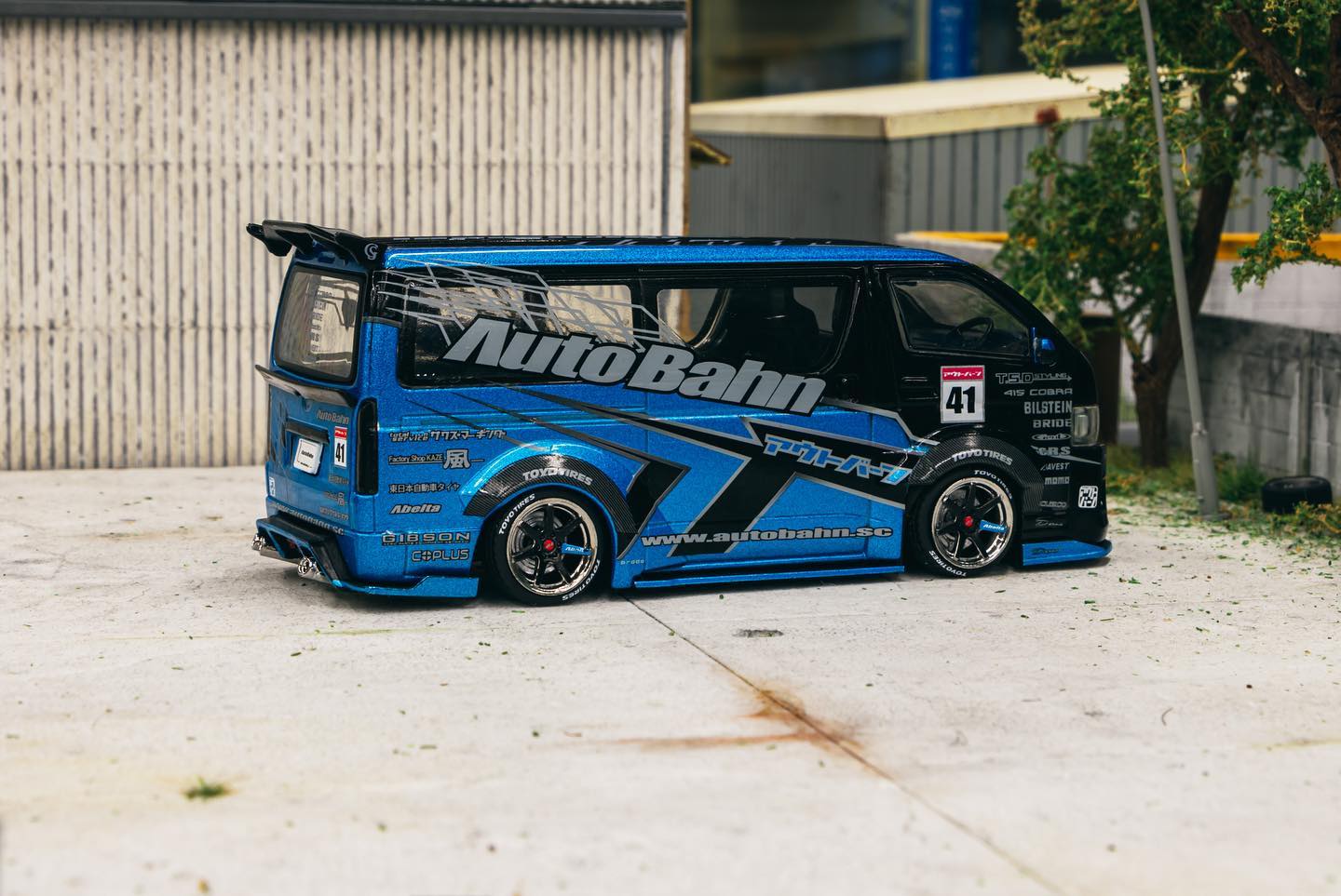 Tarmac Works 1/43 Toyota Hiace Widebody Auto Bahn in Black/Blue