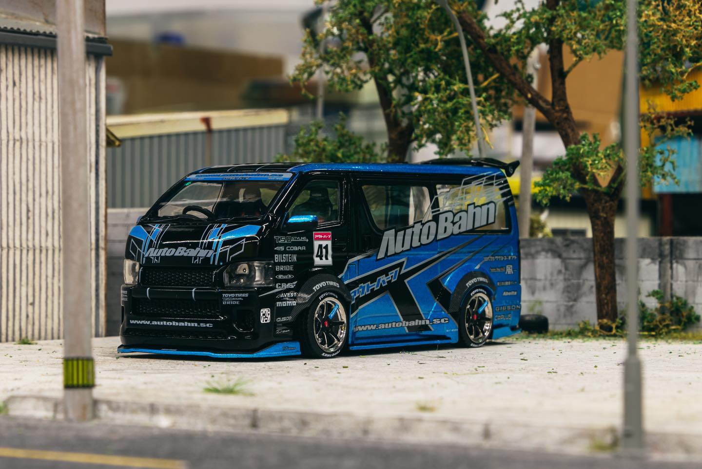 Tarmac Works 1/43 Toyota Hiace Widebody Auto Bahn in Black/Blue