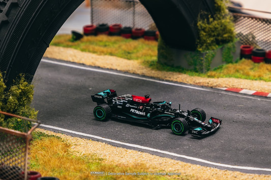 Tarmac Works 1/64 Mercedes-AMG F1 W12 E Performance Russian Grand Prix 2021 Winner 100th Win - Lewis Hamilton