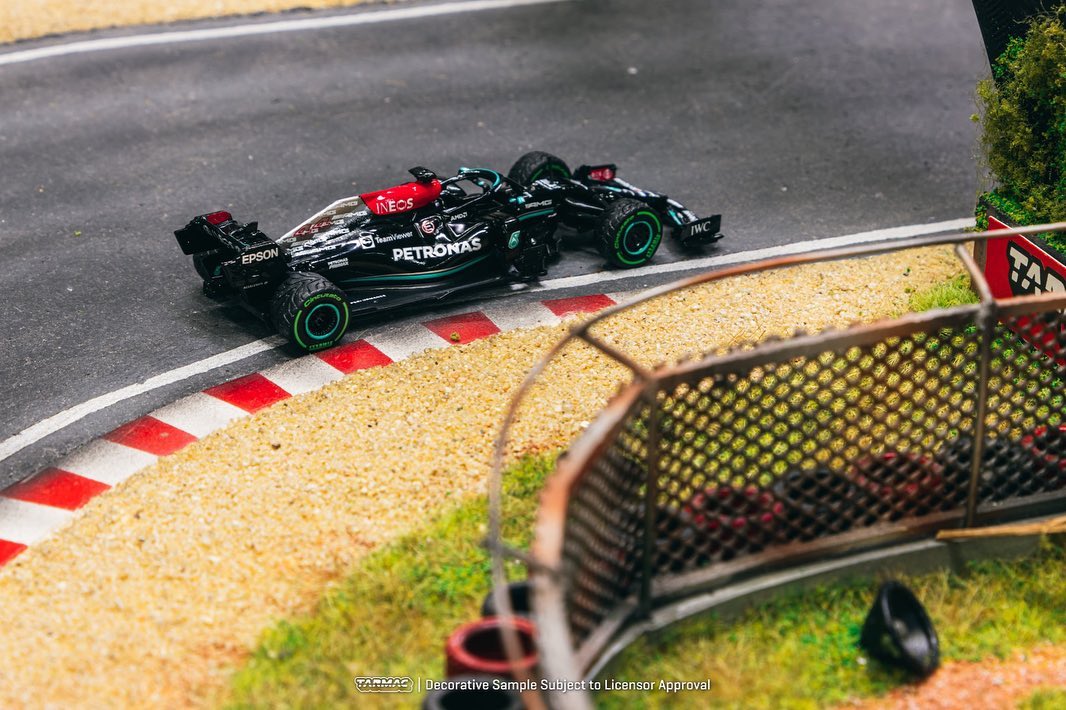 Tarmac Works 1/64 Mercedes-AMG F1 W12 E Performance Russian Grand Prix 2021 Winner 100th Win - Lewis Hamilton