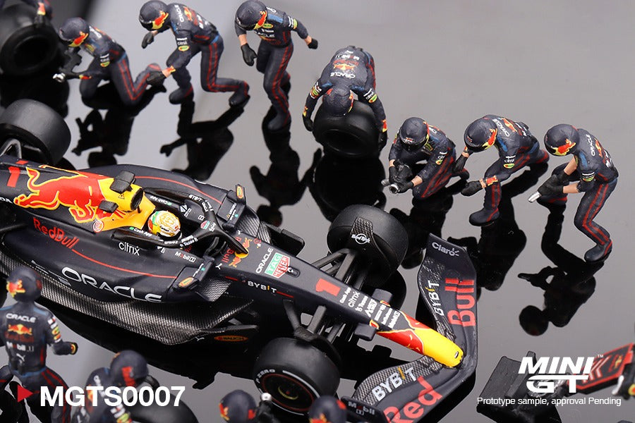 Mini GT 1/64 Oracle Red Bull Racing RB18 #1 Max Verstappen 2022 Abu Dhabi GP Pit Crew Set