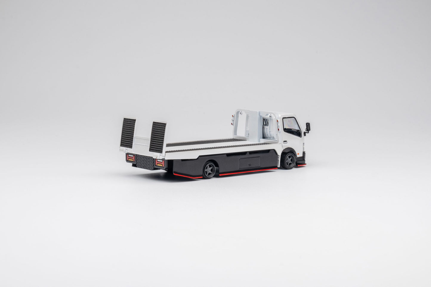 Micro Turbo 1/64 Hino Flat Bed in Metallic White
