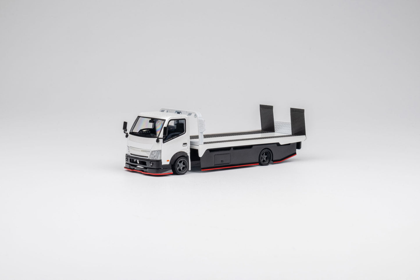 Micro Turbo 1/64 Hino Flat Bed in Metallic White