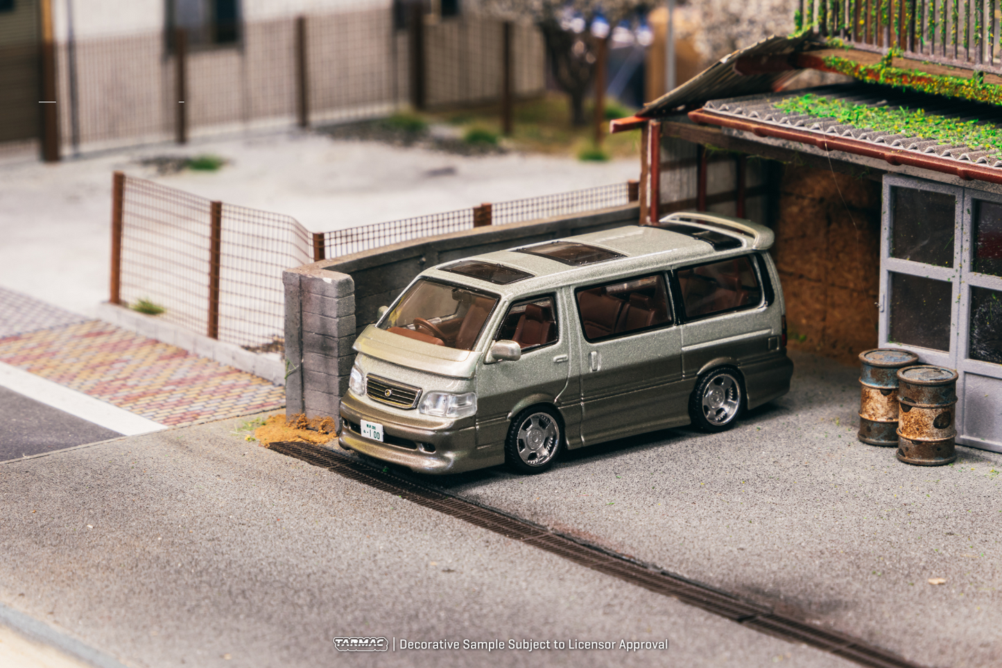Tarmac Works 1/64 Toyota Hiace Wagon Custom in Silver/Brown