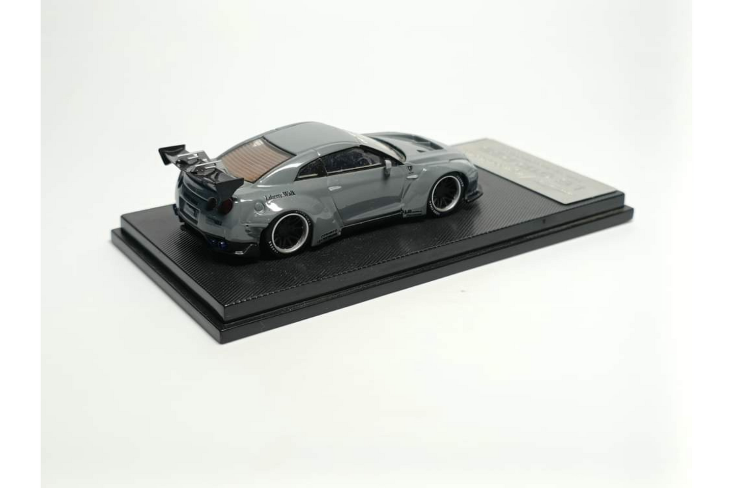 MC 1/64 LB-WORKS Nissan GT-R R35 Version 1.5 in Cement Gray