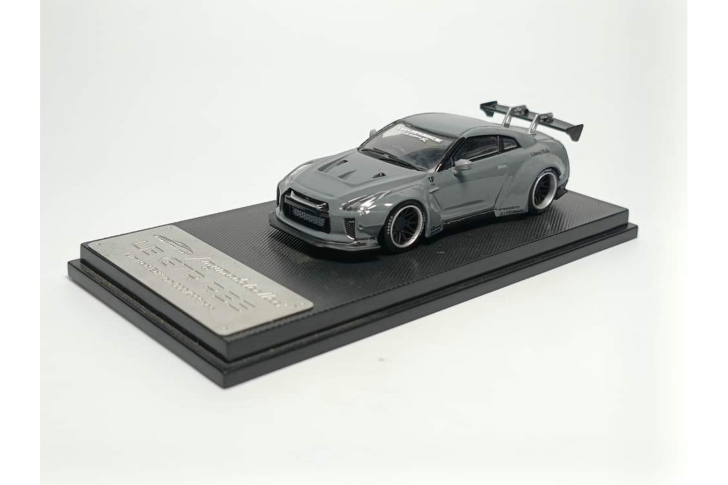 MC 1/64 LB-WORKS Nissan GT-R R35 Version 1.5 in Cement Gray