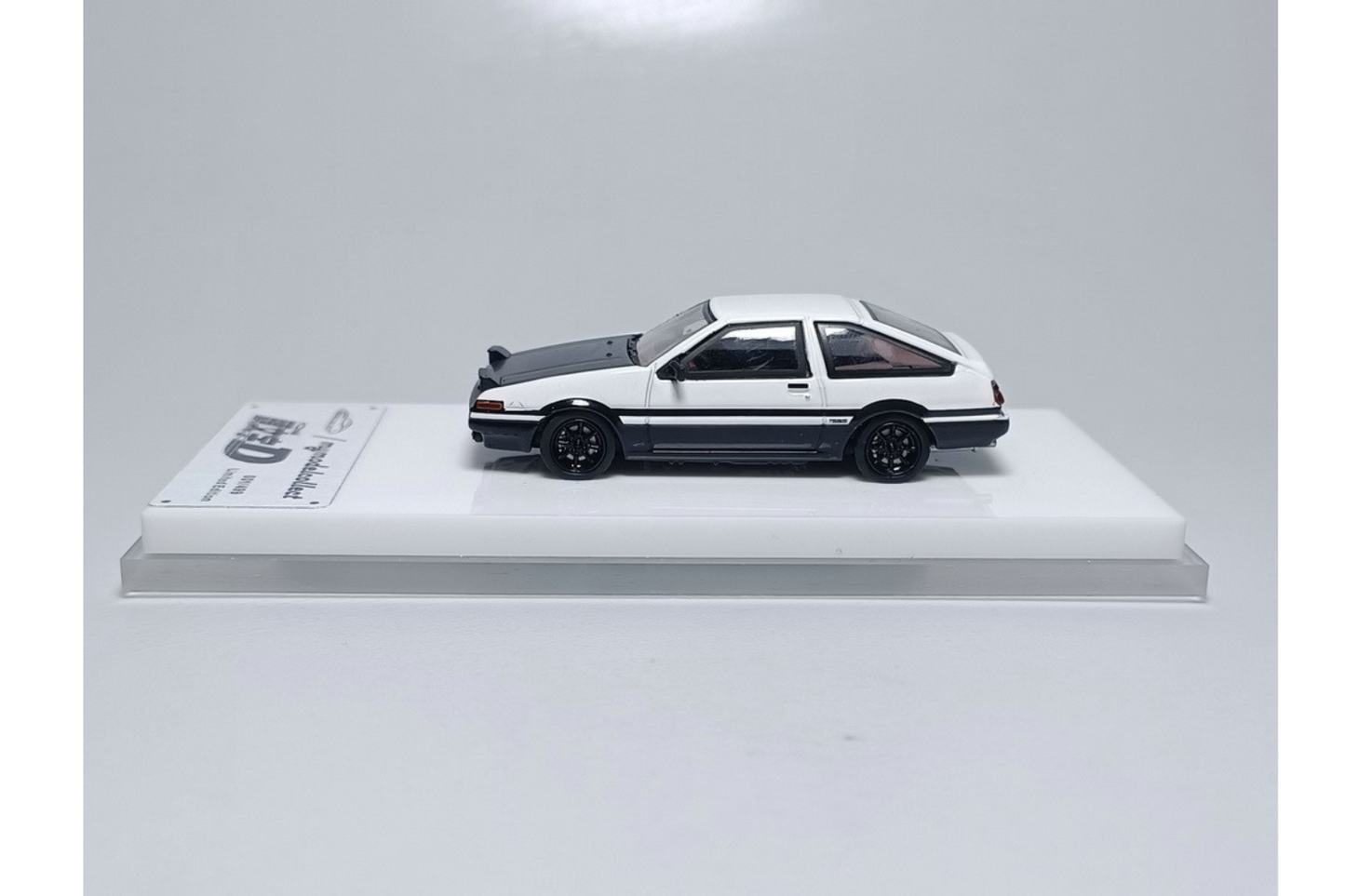 MC 1/64 Initial D Toyota Sprinter Trueno (AE86)
