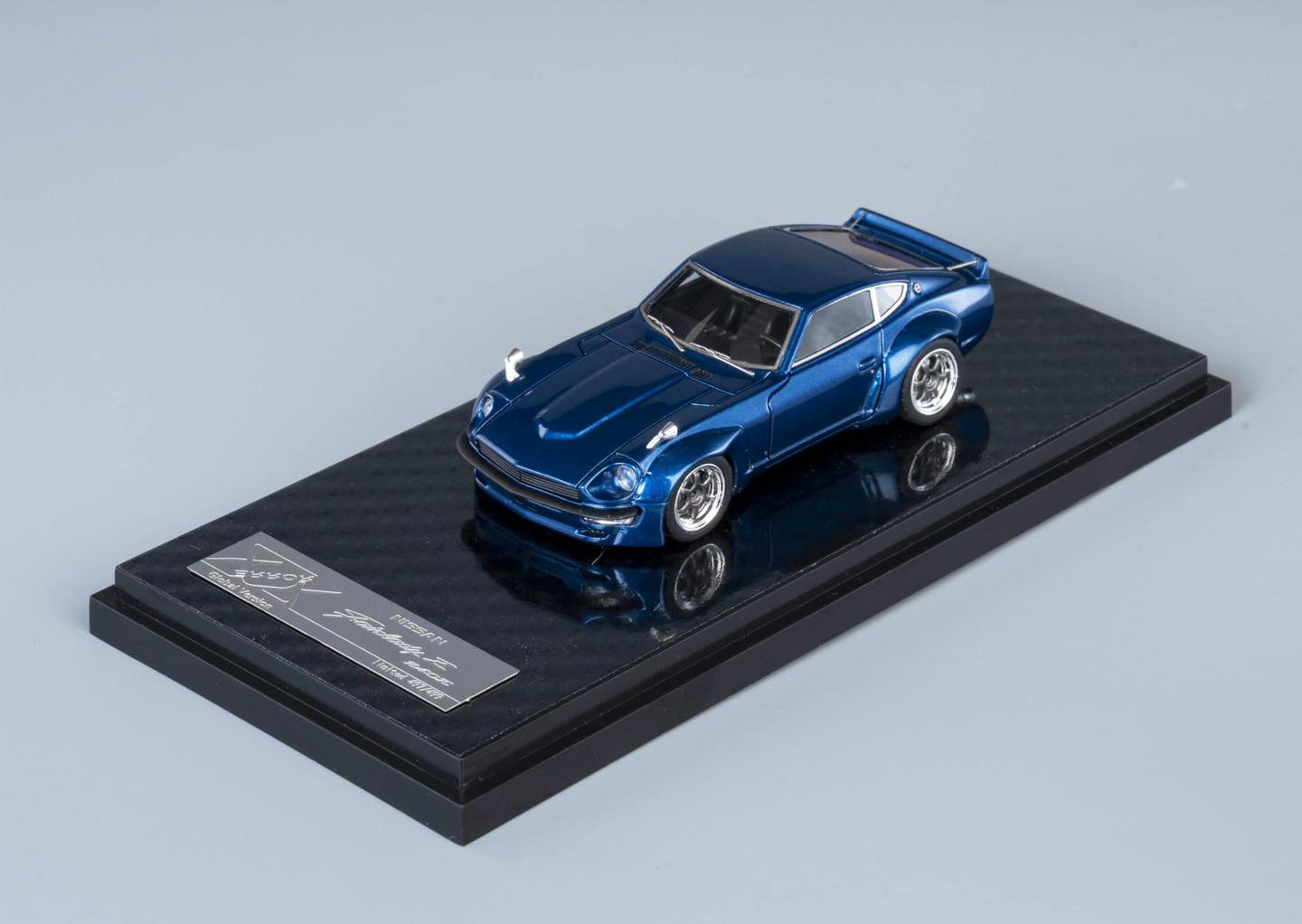 Error 404 Model 1/64 Fairlady 240Z in Midnight Blue