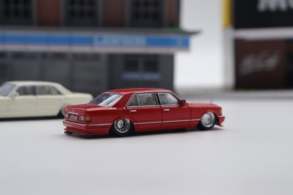 Master Brand 1/64 Mercedes Benz S560 (W126) in Red