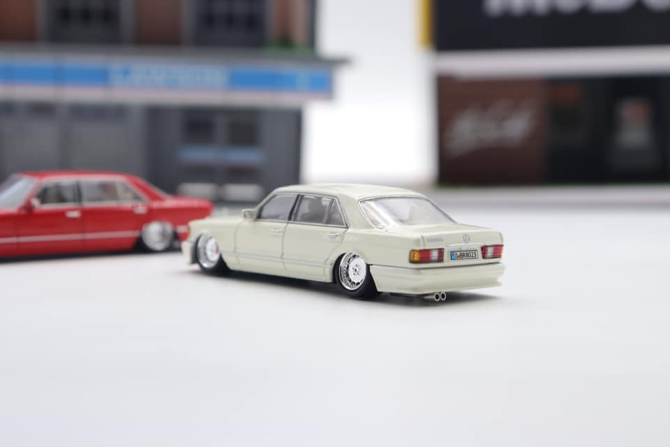 Master Brand 1/64 Mercedes Benz S560 (W126) in White