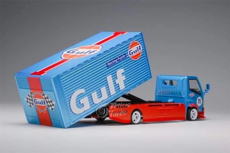 Peako Model x Micro Turbo 1/64 Isuzu Elf Hook Lift Container Transport Truck in Gulf Livery