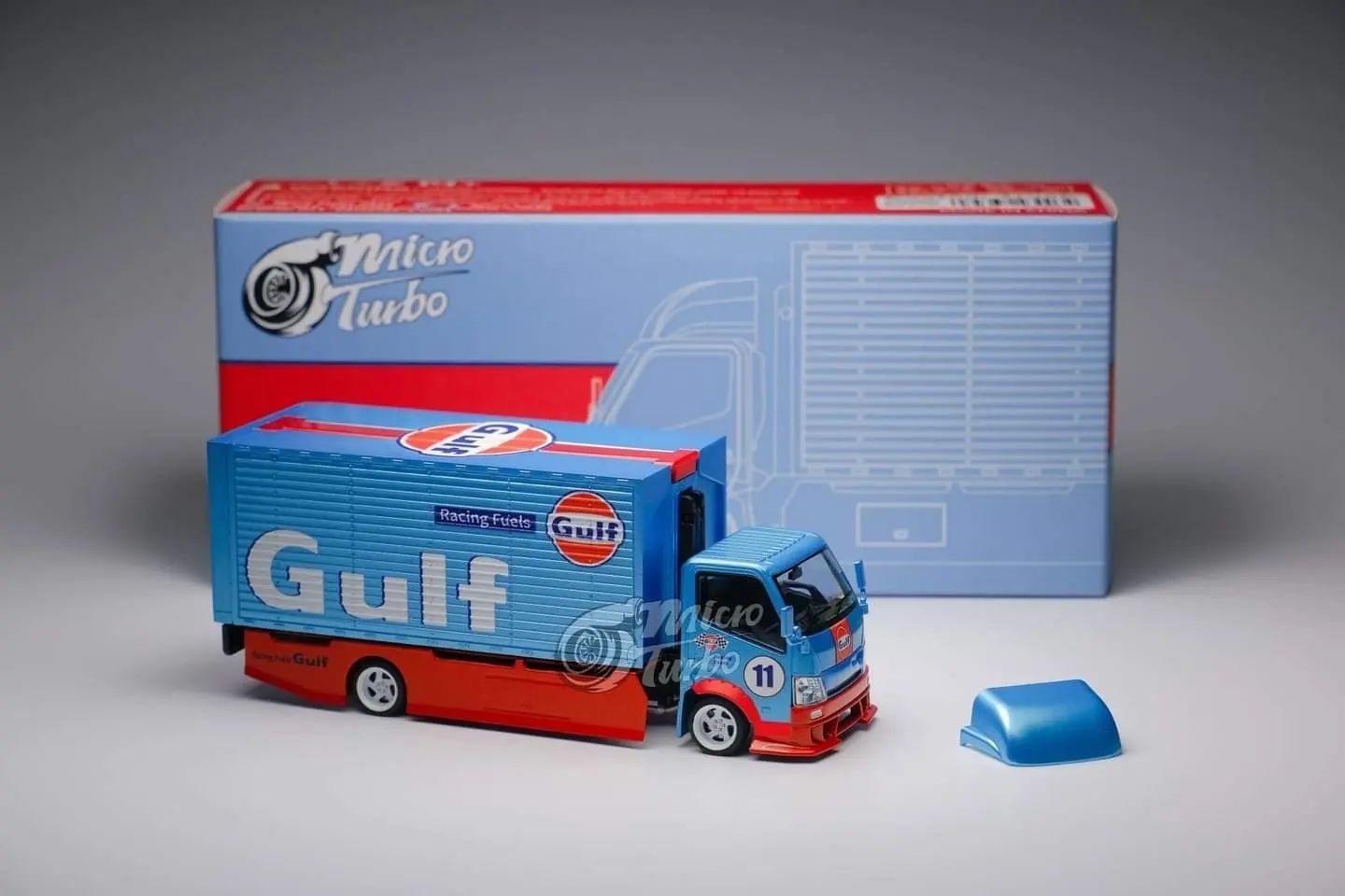 Peako Model x Micro Turbo 1/64 Isuzu Elf Hook Lift Container Transport Truck in Gulf Livery