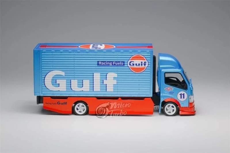 Peako Model x Micro Turbo 1/64 Isuzu Elf Hook Lift Container Transport Truck in Gulf Livery