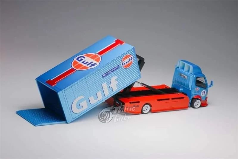 Peako Model x Micro Turbo 1/64 Isuzu Elf Hook Lift Container Transport Truck in Gulf Livery