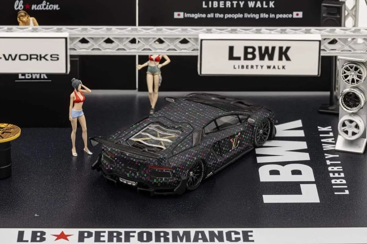 LBWK 1/64 Lamborghini Aventador LP700-4 LBWK in LV Dazzle Black