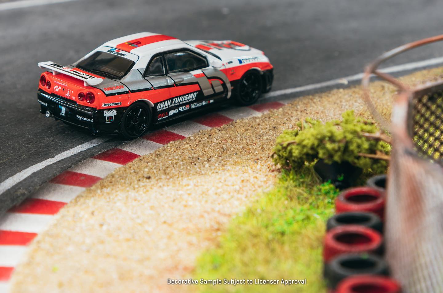 Tarmac Works 1/64 Nissan Skyline GT-R (R34) Z-Tune in Gran Turismo Livery