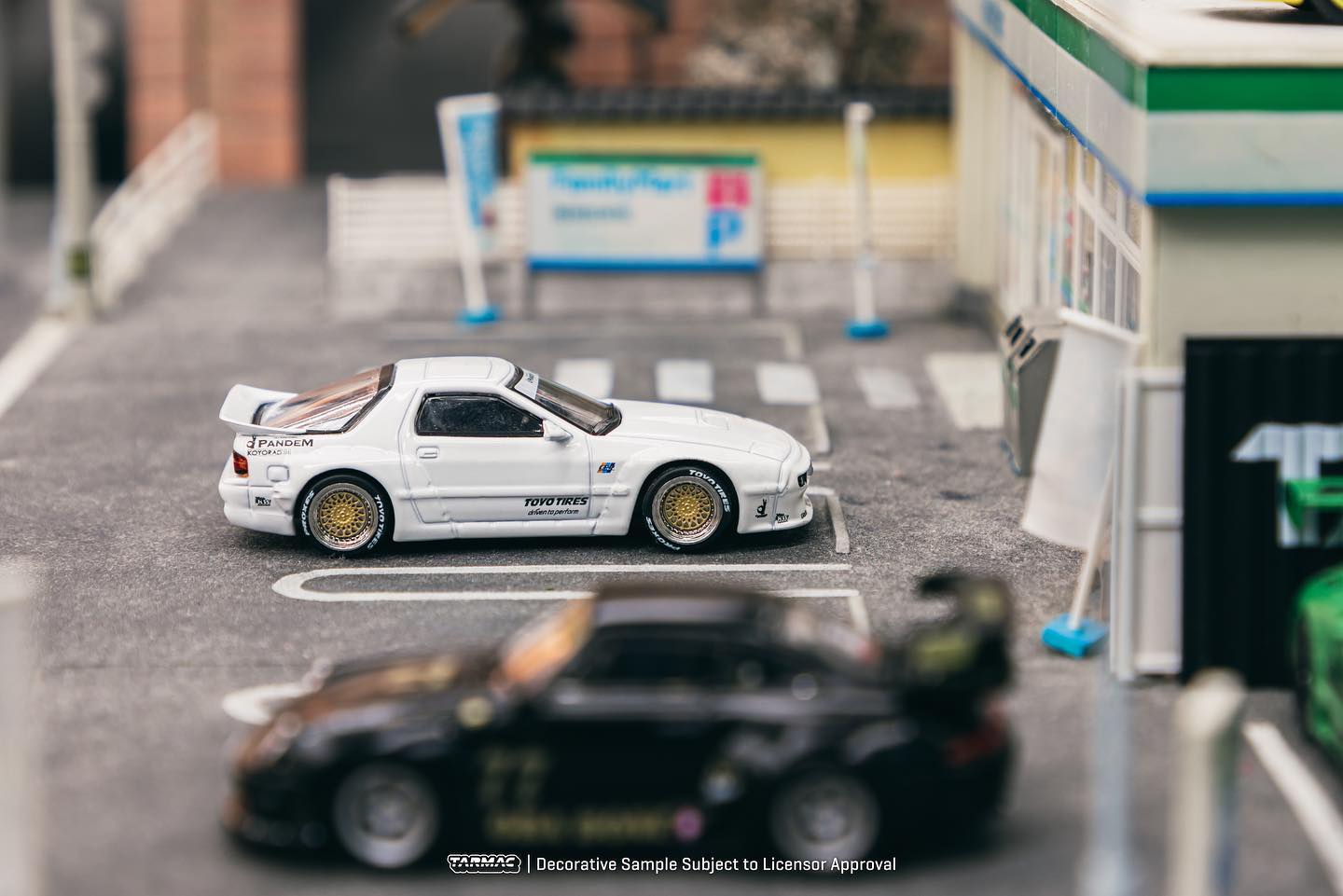 Tarmac Works 1/64 Mazda RX-7 (FC3S) PANDEM in White