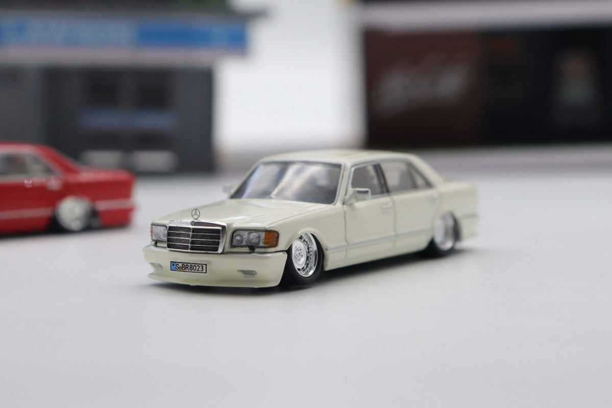 Master Brand 1/64 Mercedes Benz S560 (W126) in White