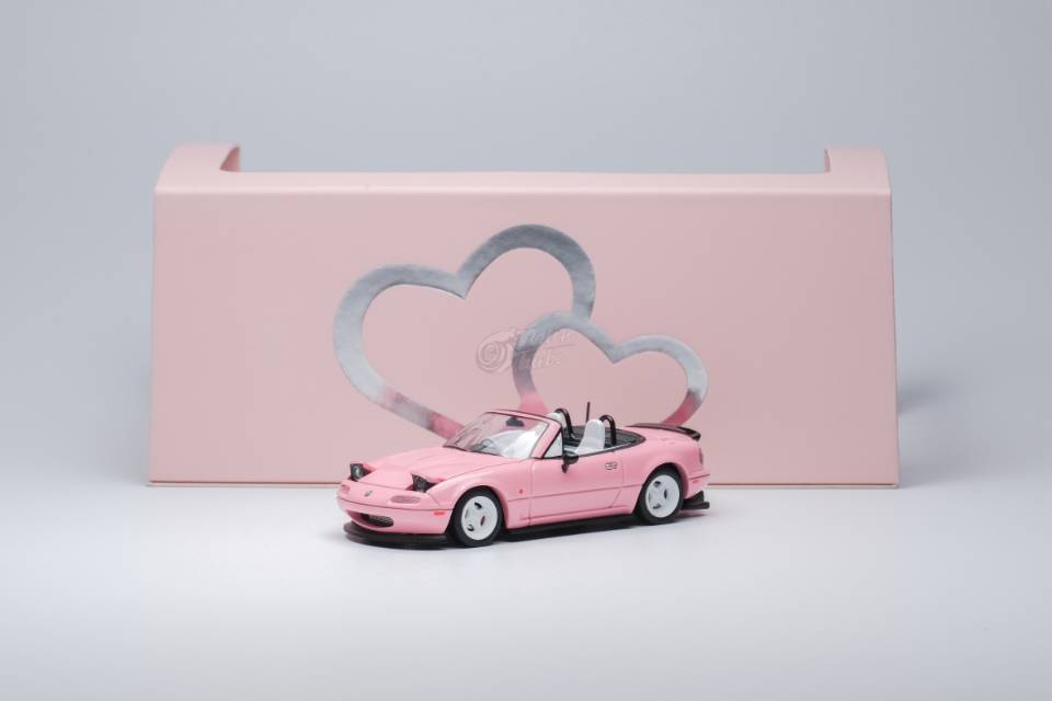 Micro Turbo 1/64 Mazda Eunos Roadster NA Customized in Pink