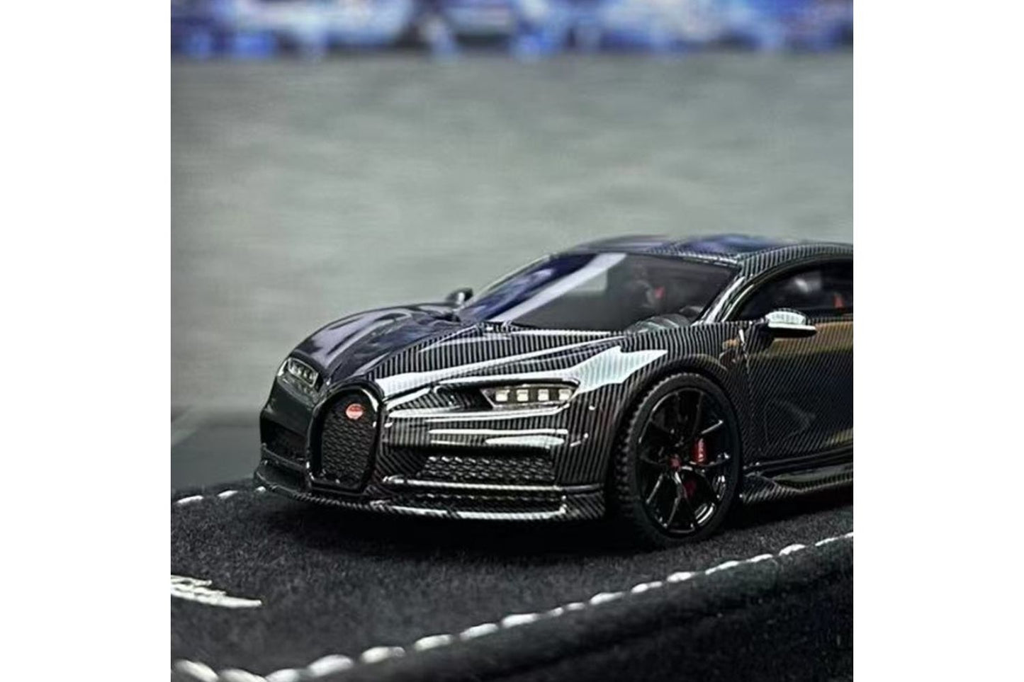 Art 1/64 Bugatti Chiron Sky View in Full Carbon Black