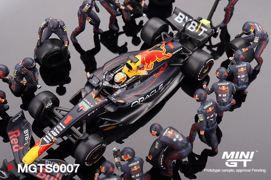 Mini GT 1/64 Oracle Red Bull Racing RB18 #1 Max Verstappen 2022 Abu Dhabi GP Pit Crew Set