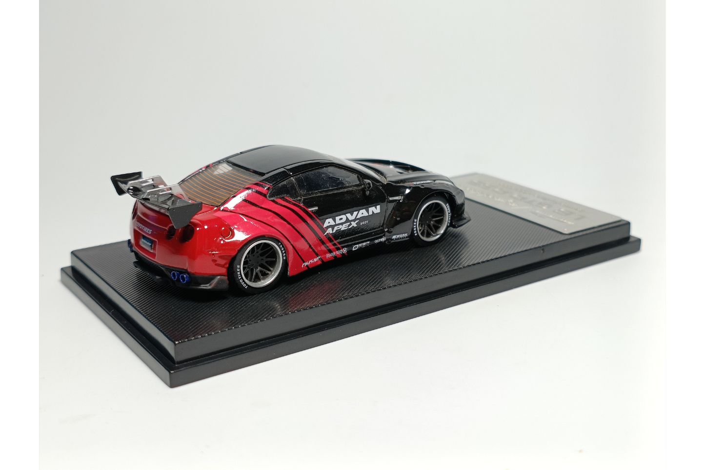 MC 1/64 LB-WORKS Advan Nissan GT-R R35 Version 1.5