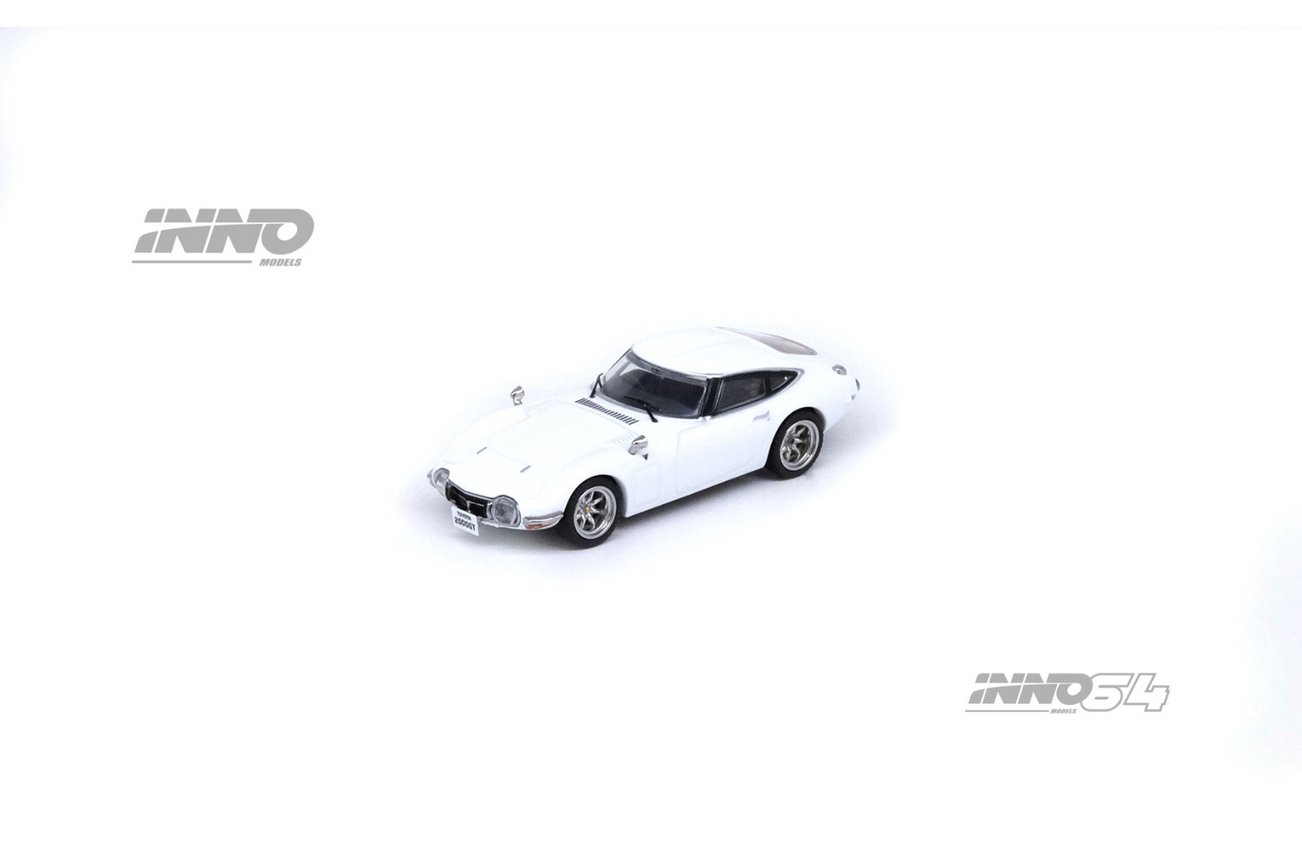 Inno64 Toyota 2000GT in Pagasus White