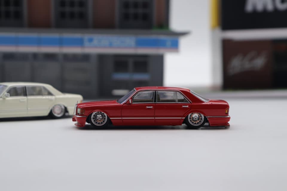 Master Brand 1/64 Mercedes Benz S560 (W126) in Red
